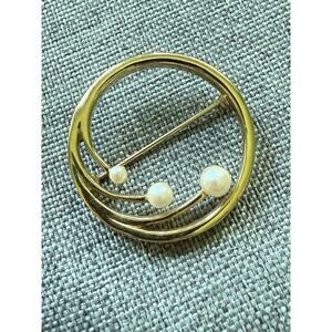 Vintage Round Faux Pearl Brooch Pin Gold Tone Capsule Minimalist Career Office